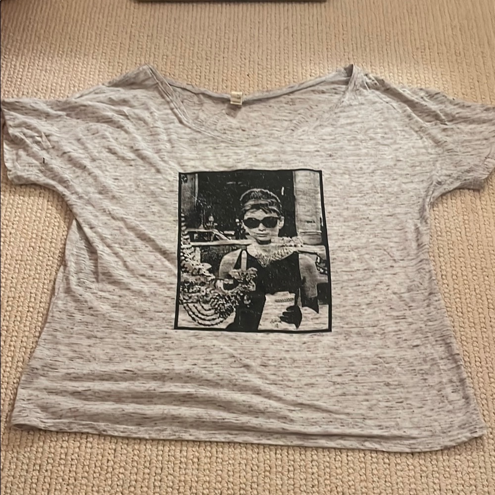 Bell Heather Gray Graphic T-Shirt sz L Phi Mu Breakfast at Tiffany
